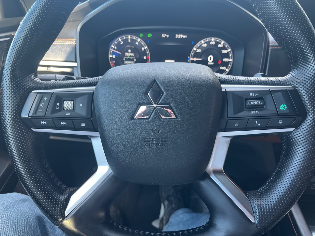 Photo 18 of this MITSUBISHI OUTLANDER