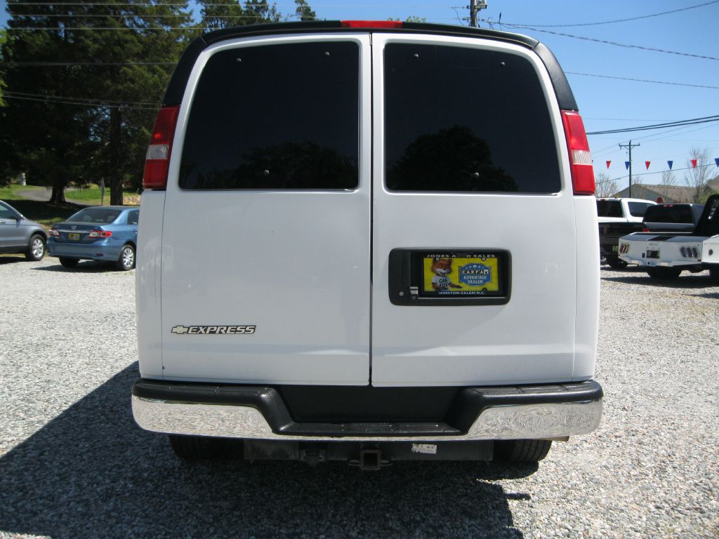 Photo 4 of this CHEVROLET EXPRESS G3500