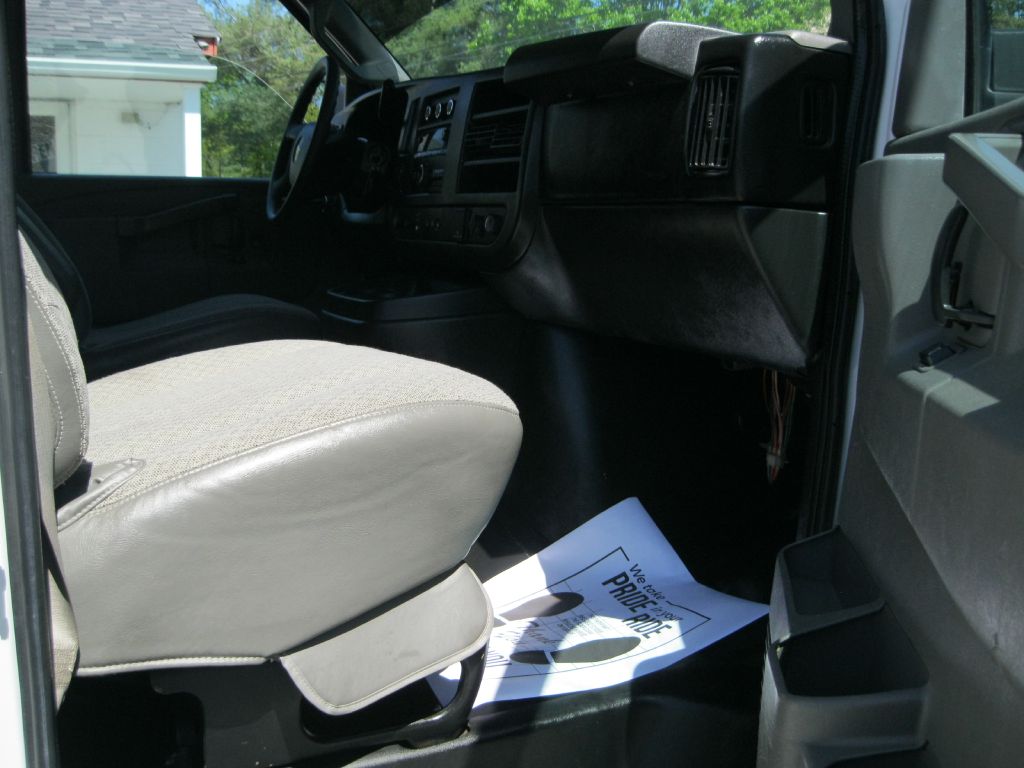 Photo 17 of this CHEVROLET EXPRESS G3500
