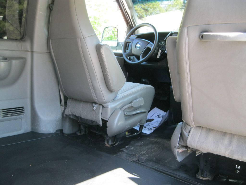 Photo 19 of this CHEVROLET EXPRESS G3500