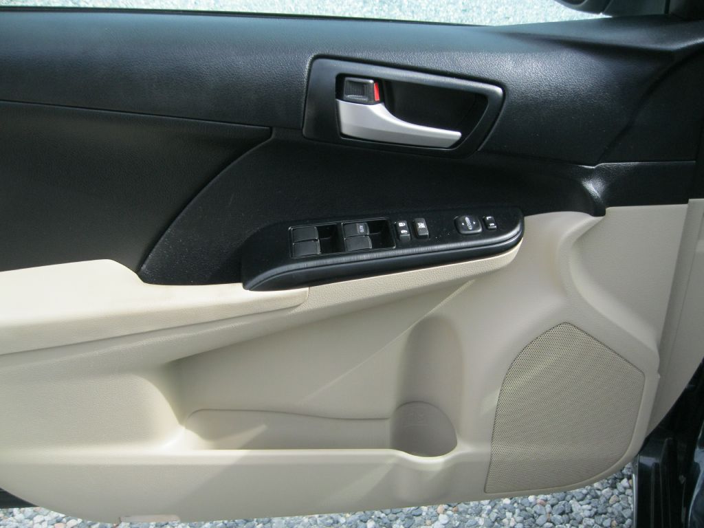 Photo 10 of this TOYOTA CAMRY