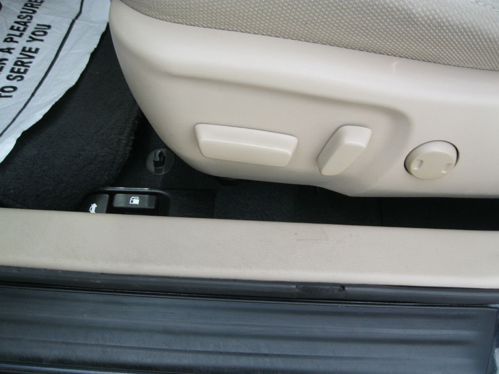 Photo 11 of this TOYOTA CAMRY