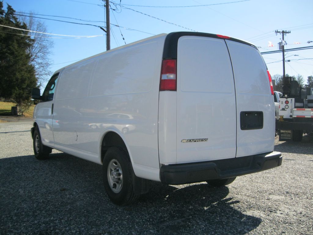 Photo 4 of this CHEVROLET EXPRESS G3500