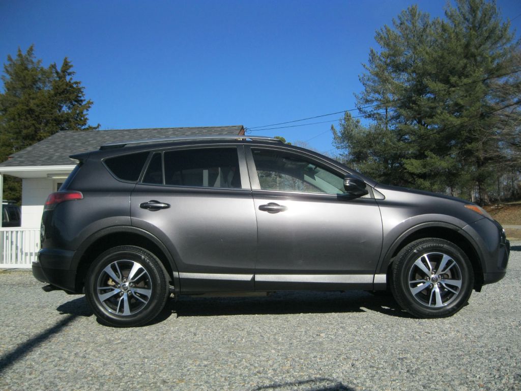 Photo 5 of this TOYOTA RAV4