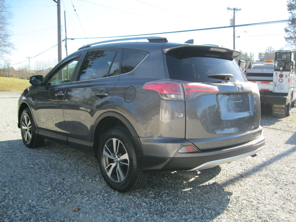 Photo 8 of this TOYOTA RAV4