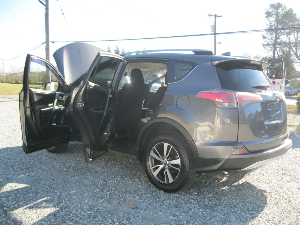 Photo 9 of this TOYOTA RAV4