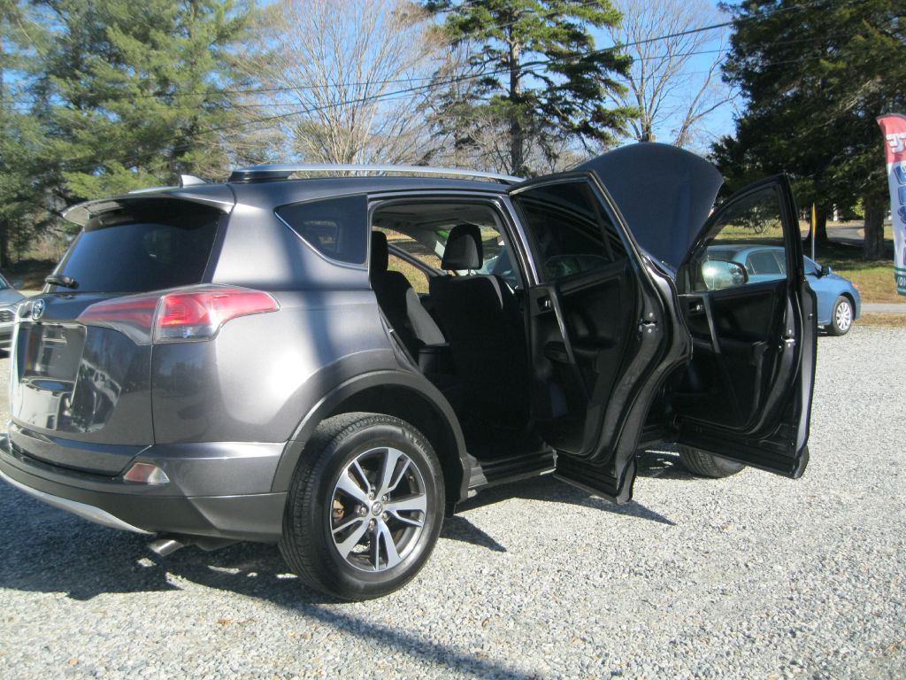 Photo 10 of this TOYOTA RAV4
