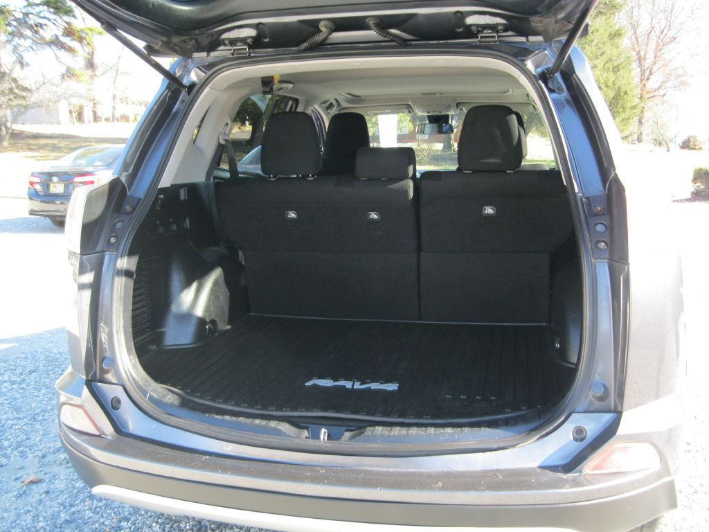 Photo 11 of this TOYOTA RAV4