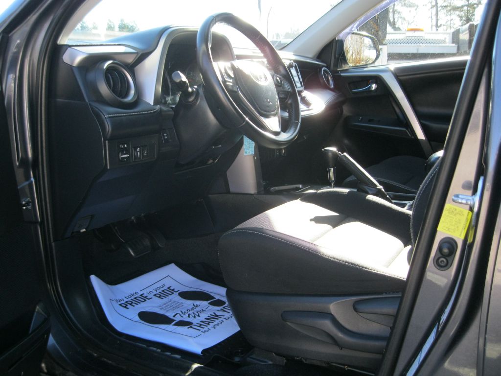 Photo 14 of this TOYOTA RAV4