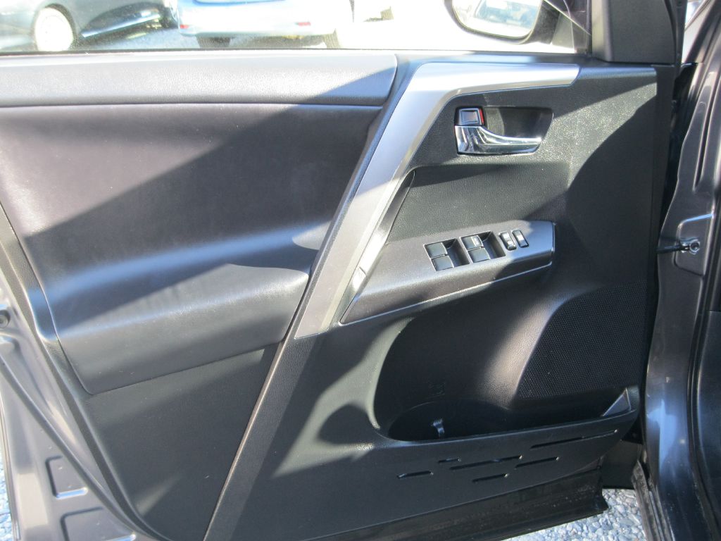 Photo 15 of this TOYOTA RAV4