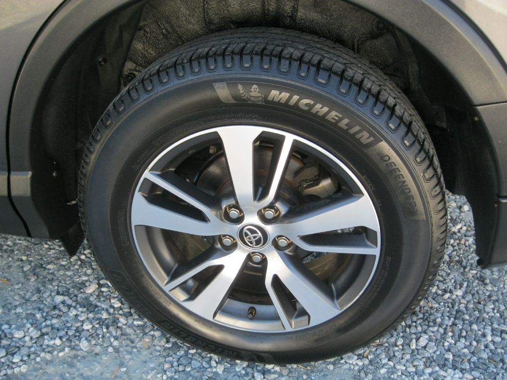 Photo 28 of this TOYOTA RAV4