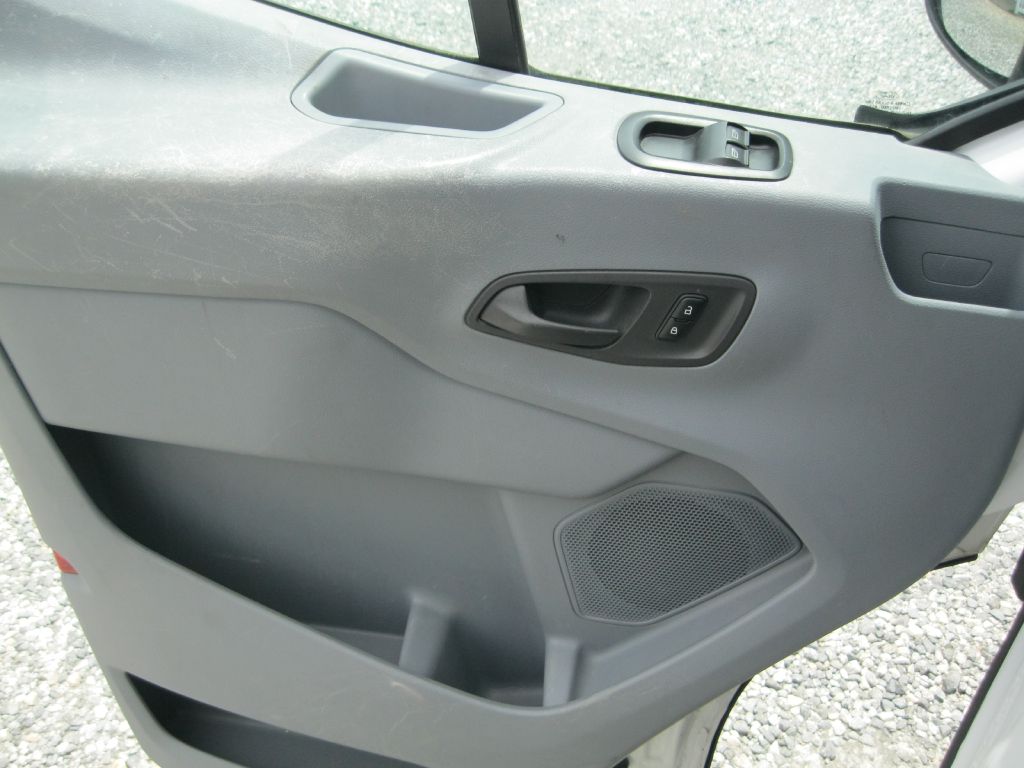 Photo 16 of this FORD TRANSIT