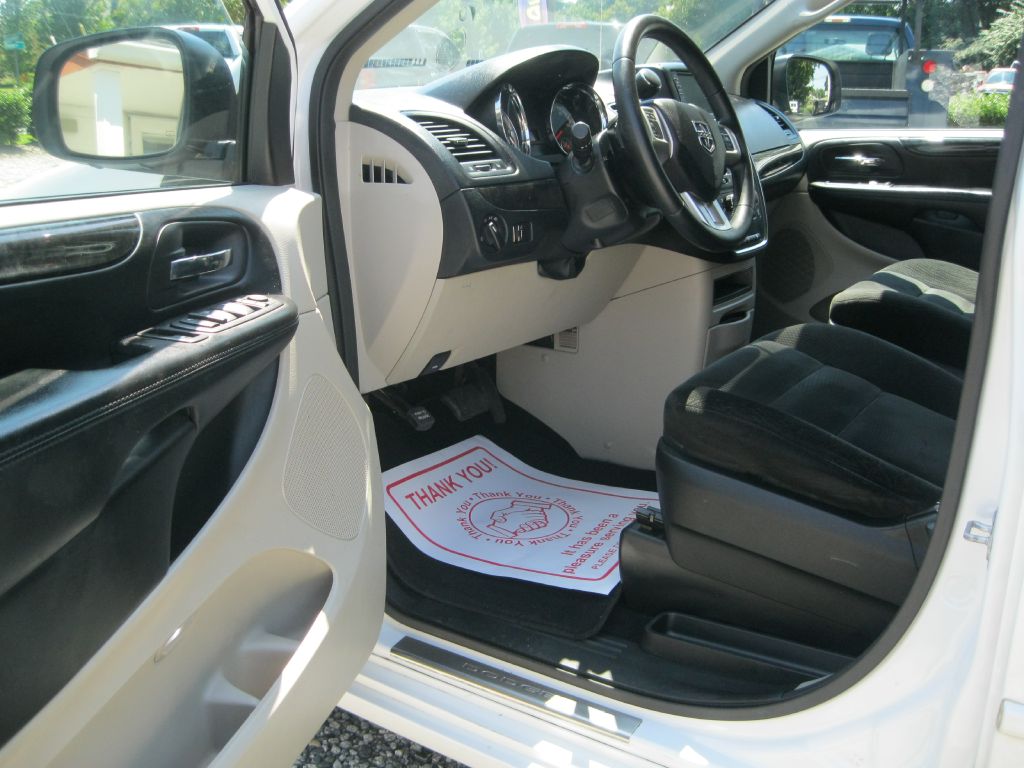 Photo 9 of this DODGE GRAND CARAVAN