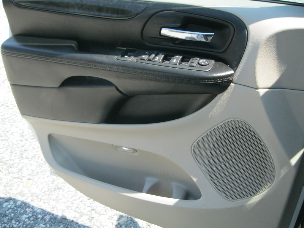 Photo 11 of this DODGE GRAND CARAVAN