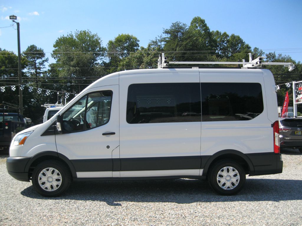 Photo 2 of this FORD TRANSIT