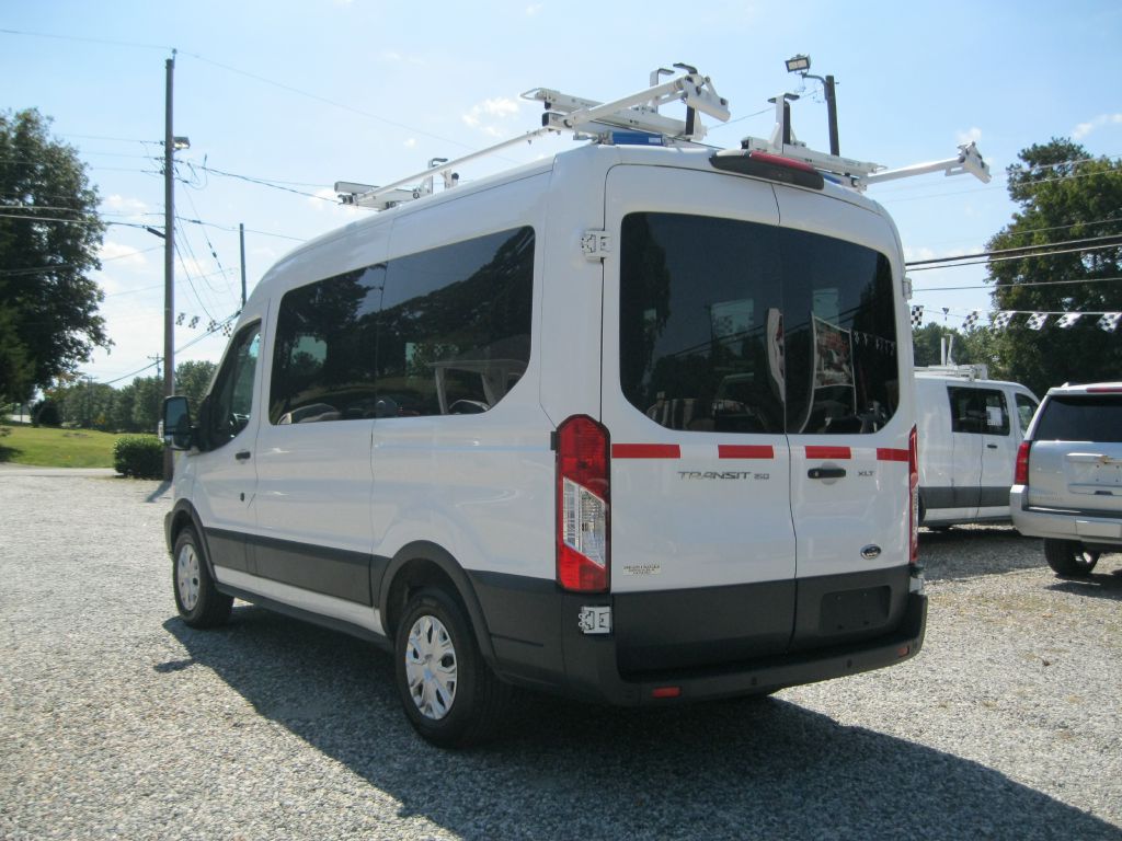 Photo 3 of this FORD TRANSIT