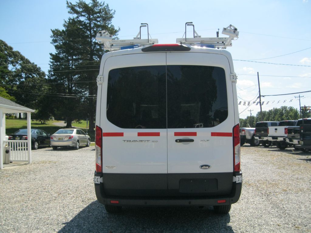 Photo 4 of this FORD TRANSIT