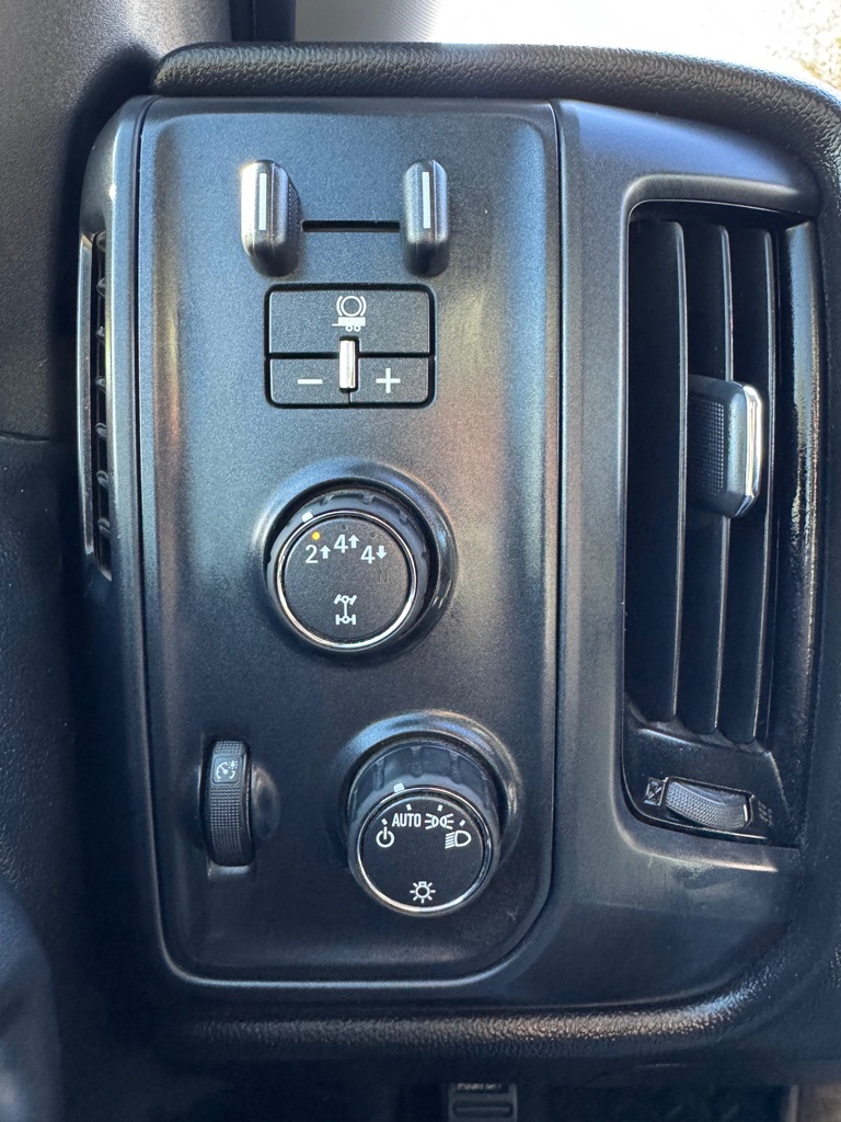 Photo 21 of this CHEVROLET SILVERADO 2500