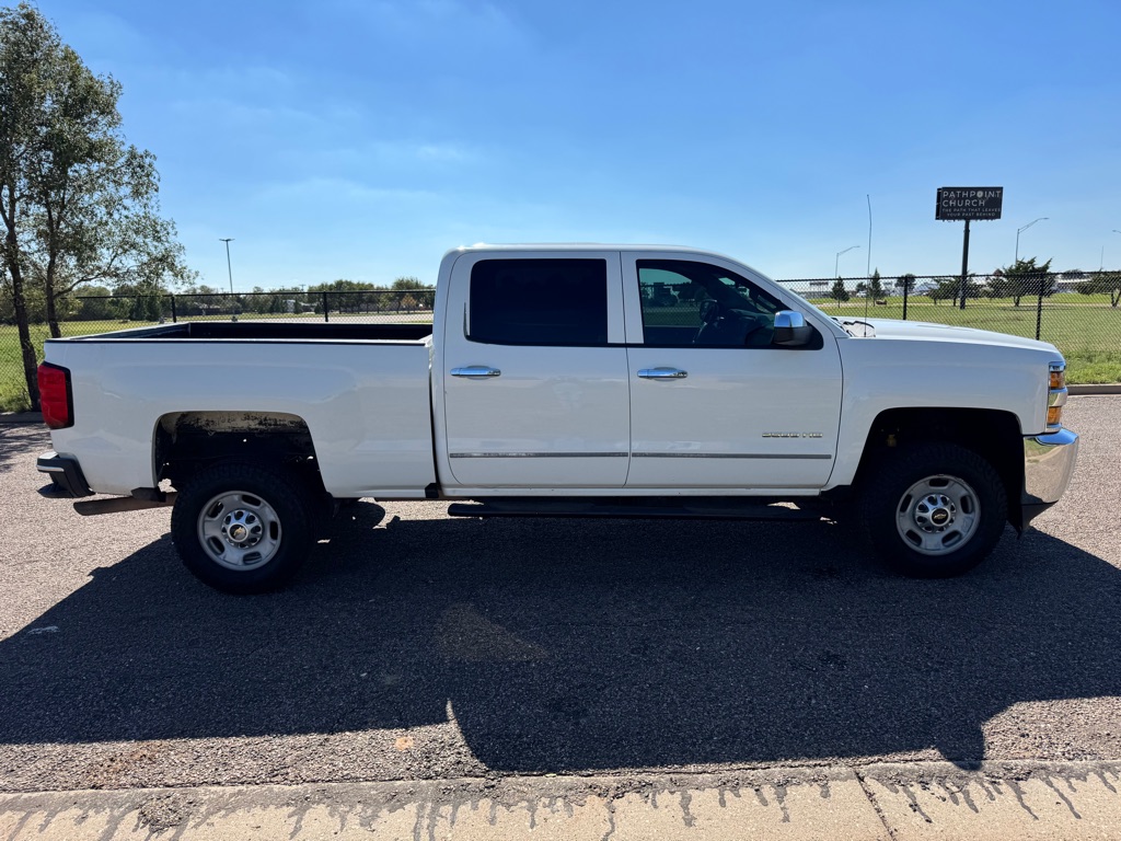 Photo 5 of this CHEVROLET SILVERADO 2500