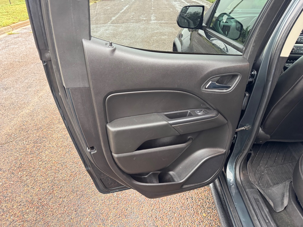 Photo 14 of this CHEVROLET COLORADO