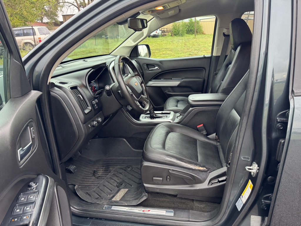 Photo 15 of this CHEVROLET COLORADO