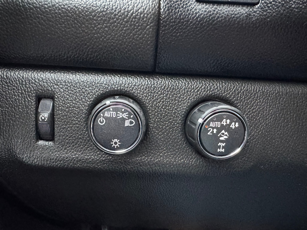 Photo 21 of this CHEVROLET COLORADO