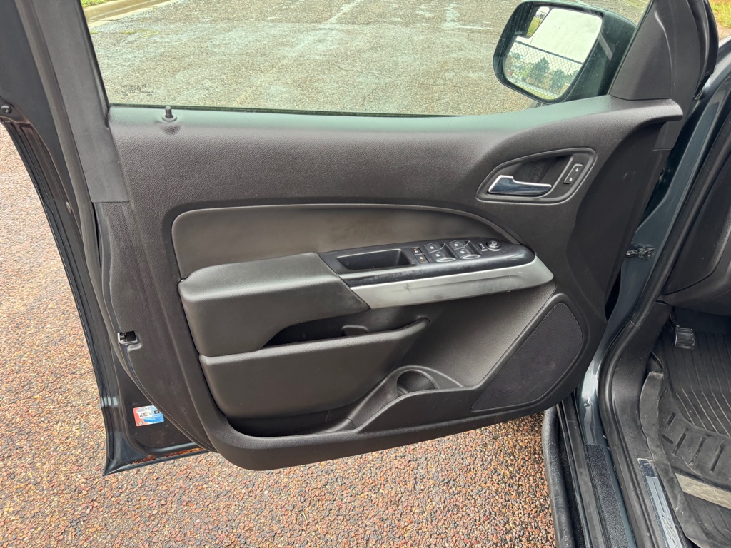Photo 16 of this CHEVROLET COLORADO