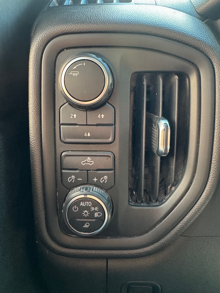 Photo 21 of this CHEVROLET SILVERADO 2500