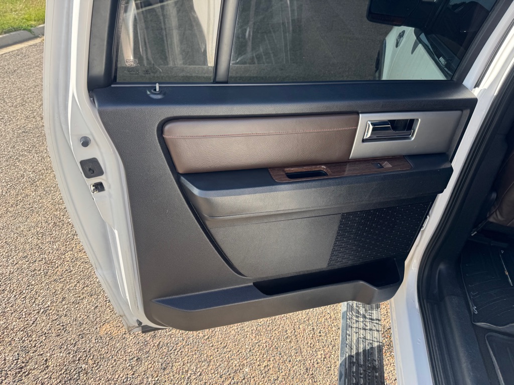 Photo 13 of this FORD EXPEDITION