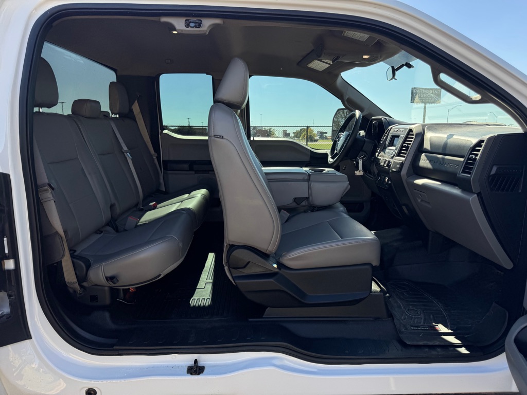 Photo 13 of this FORD F250