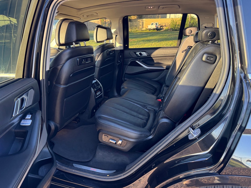 Photo 12 of this BMW X7