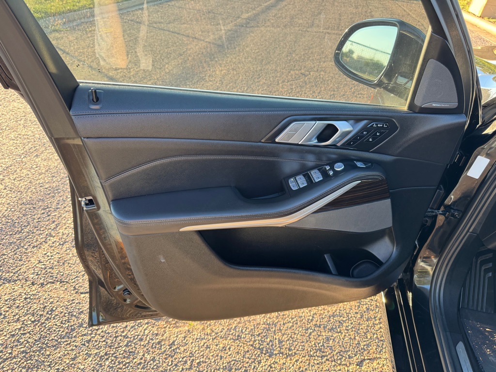 Photo 15 of this BMW X7