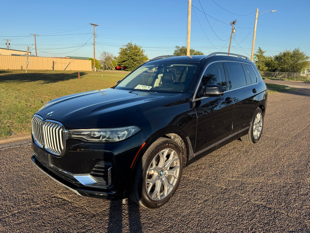 Photo 2 of this BMW X7