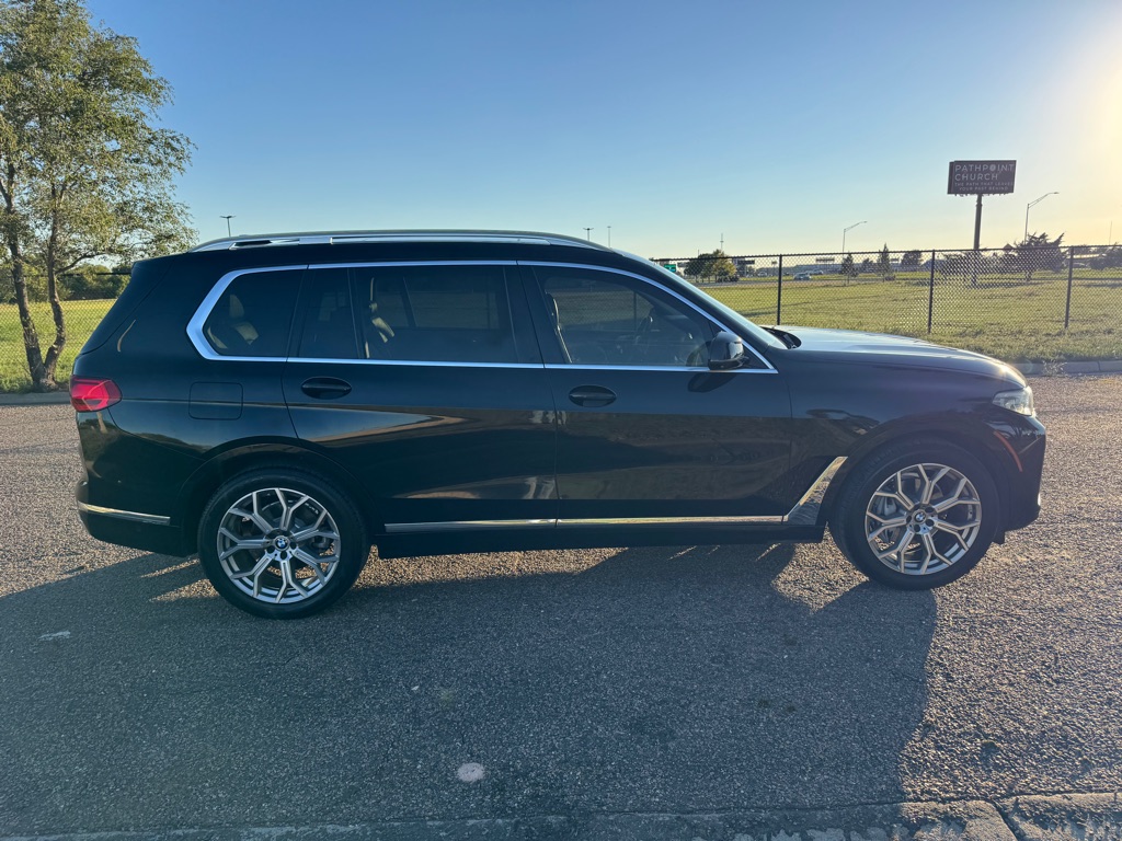 Photo 5 of this BMW X7