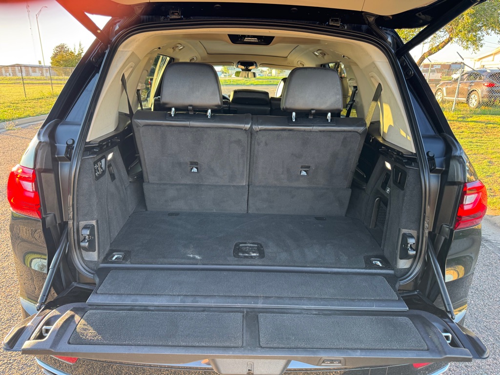 Photo 9 of this BMW X7