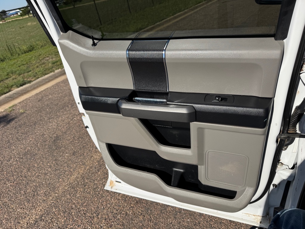 Photo 14 of this FORD F250