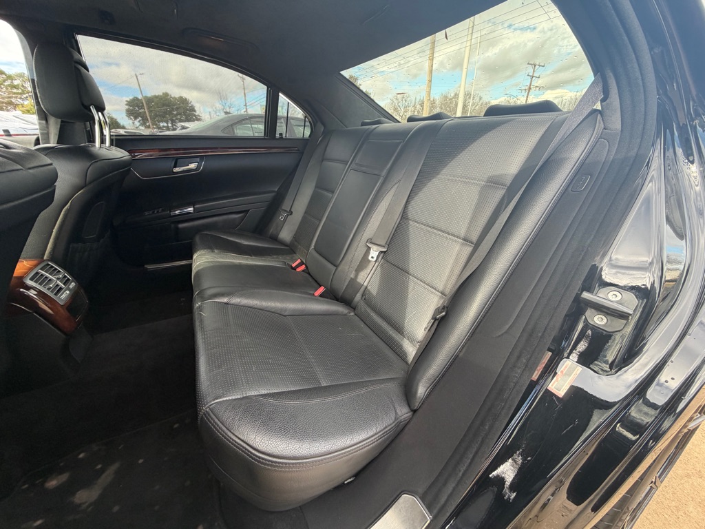 Photo 10 of this MERCEDES-BENZ S-CLASS