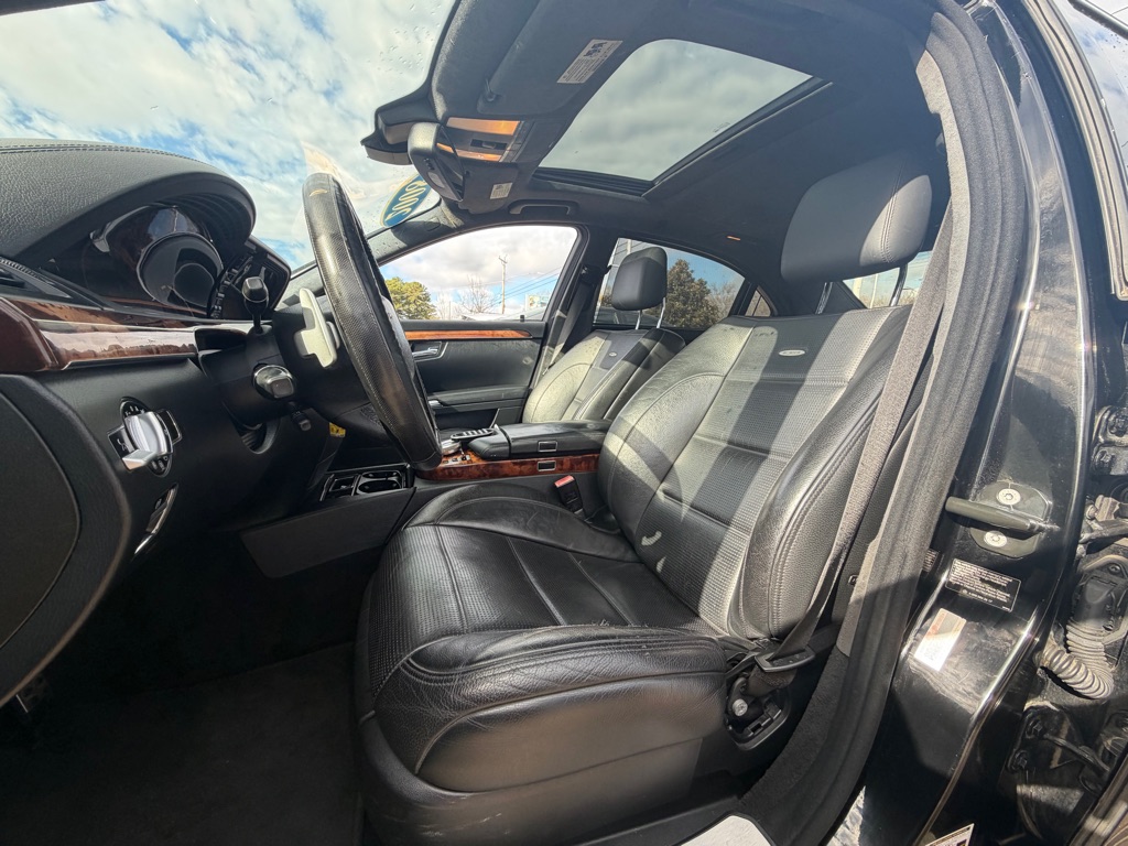 Photo 15 of this MERCEDES-BENZ S-CLASS