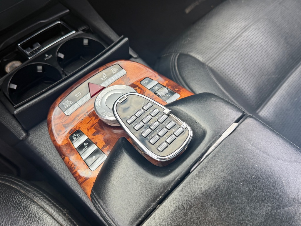 Photo 24 of this MERCEDES-BENZ S-CLASS