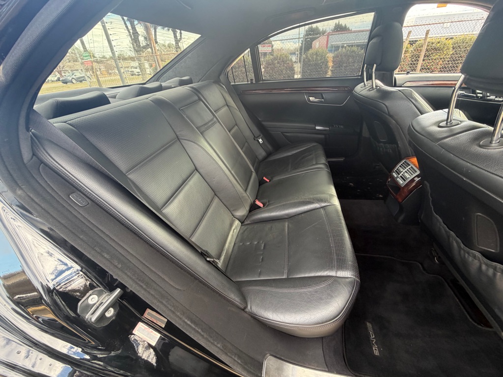 Photo 27 of this MERCEDES-BENZ S-CLASS