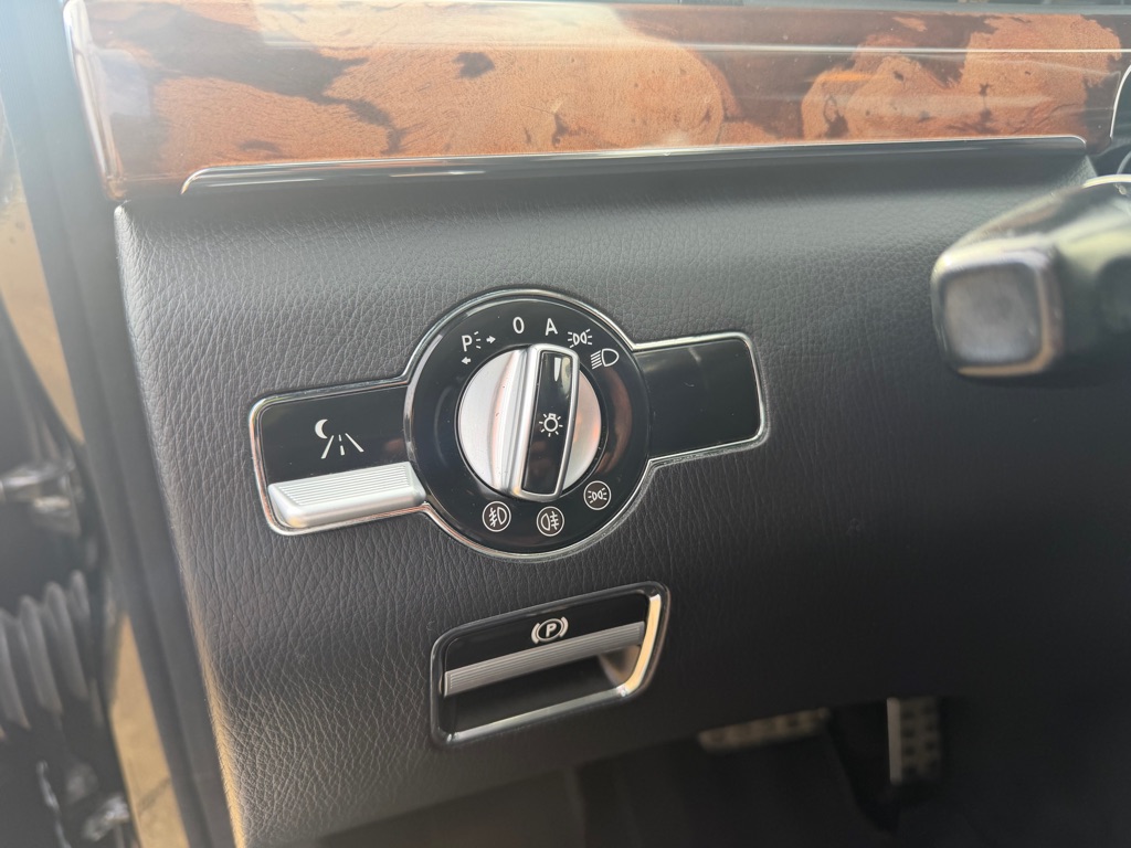 Photo 18 of this MERCEDES-BENZ S-CLASS