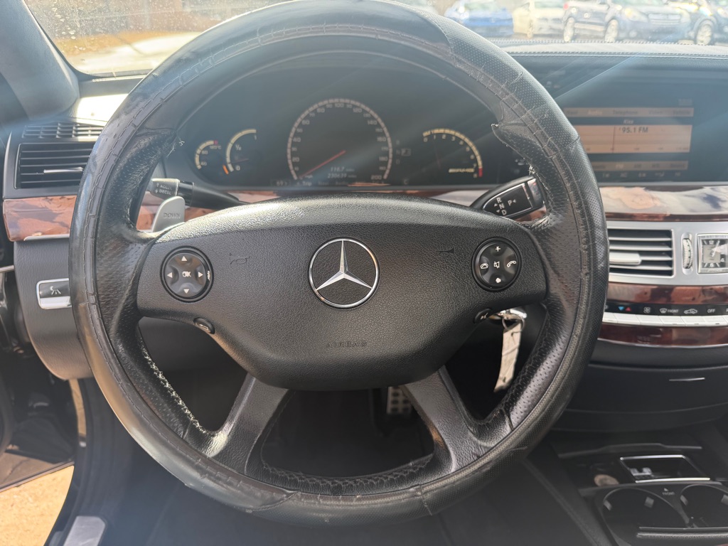Photo 19 of this MERCEDES-BENZ S-CLASS