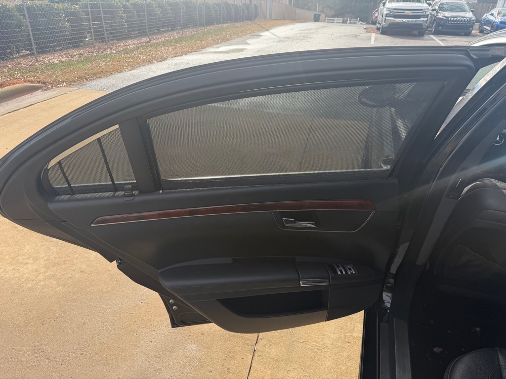 Photo 11 of this MERCEDES-BENZ S-CLASS