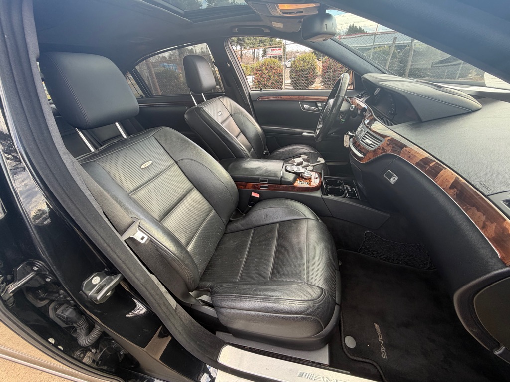 Photo 28 of this MERCEDES-BENZ S-CLASS