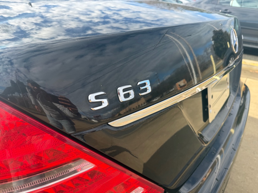 Photo 32 of this MERCEDES-BENZ S-CLASS