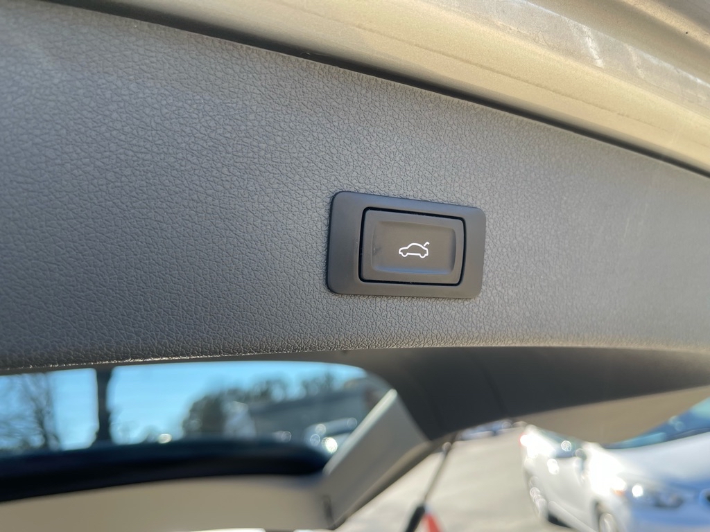 Photo 10 of this AUDI Q5