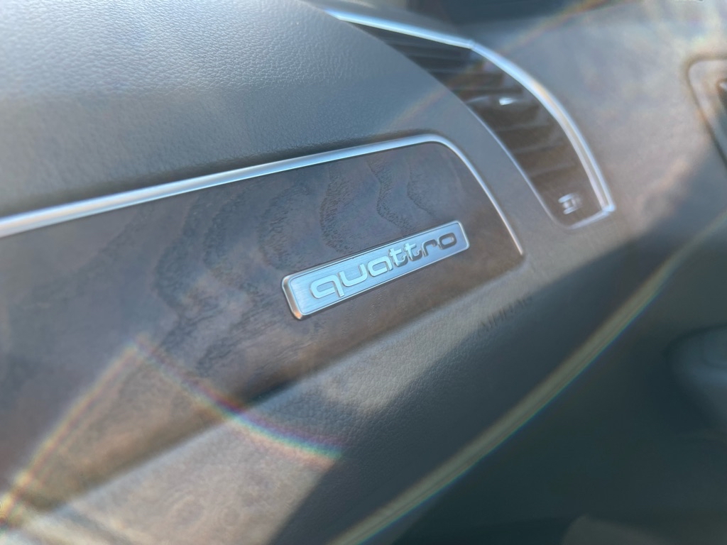 Photo 25 of this AUDI Q5