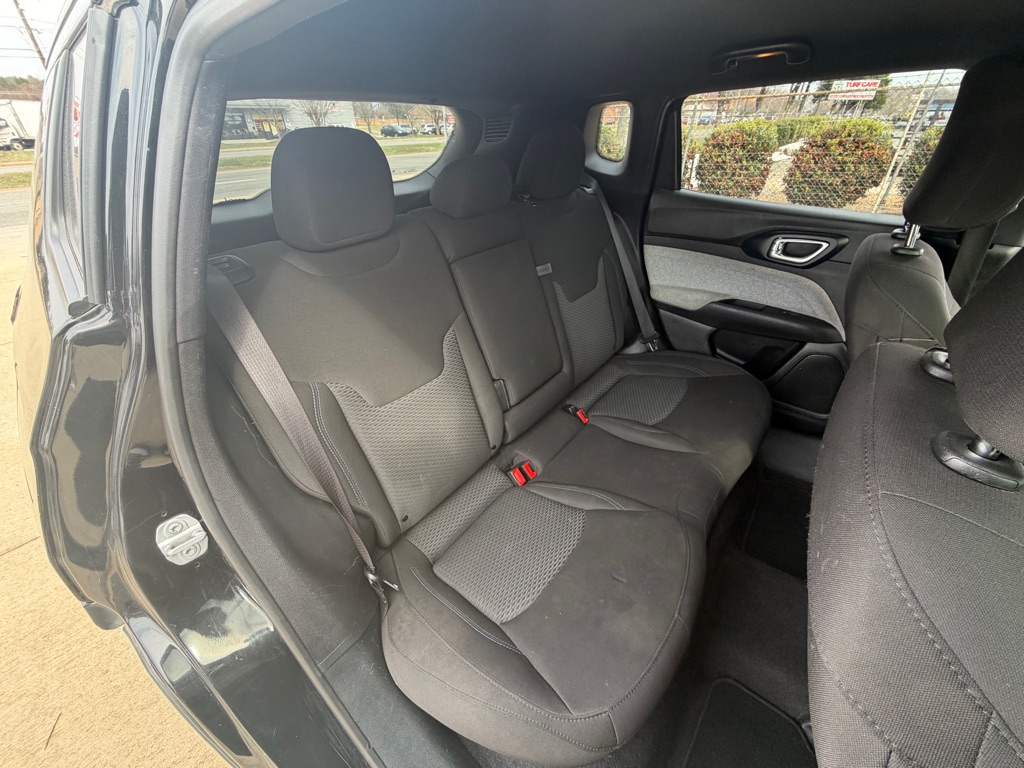 Photo 20 of this JEEP COMPASS