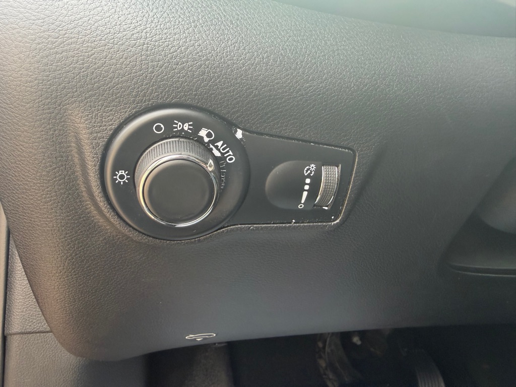 Photo 12 of this JEEP COMPASS
