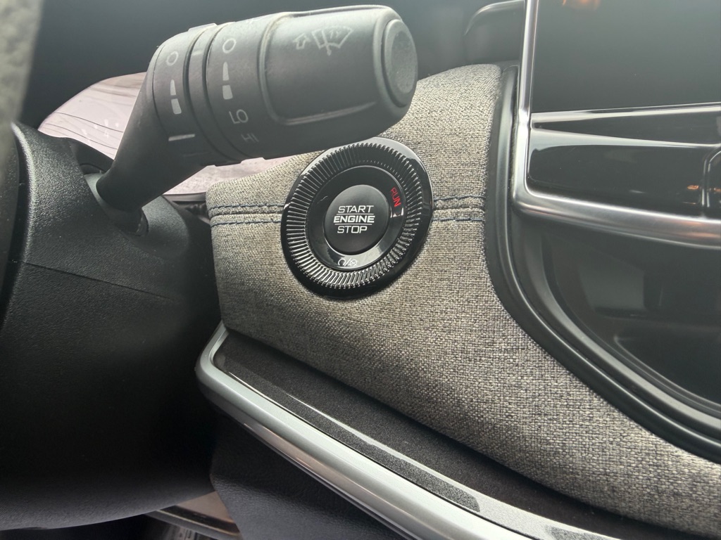 Photo 16 of this JEEP COMPASS